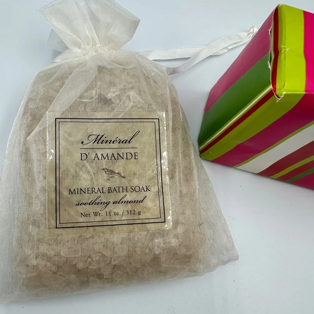 Mineral D'Amande Soothing Almond Bath Soak & M Luxe Premium Almond Soap Set